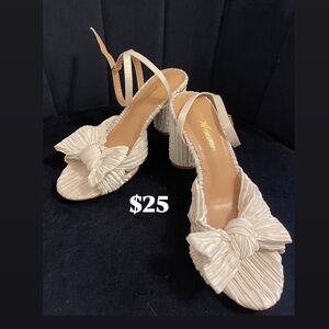 Elegant Heeled Sandals with Bow